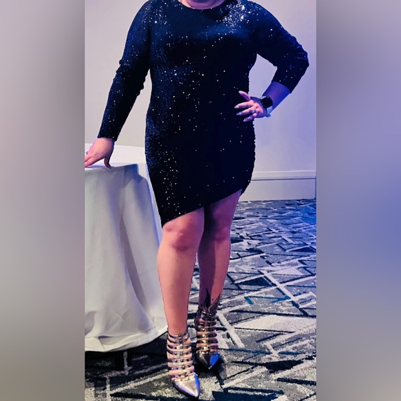 Beautiful Black Sparkle Sequins Dress. - Picture 3 of 5